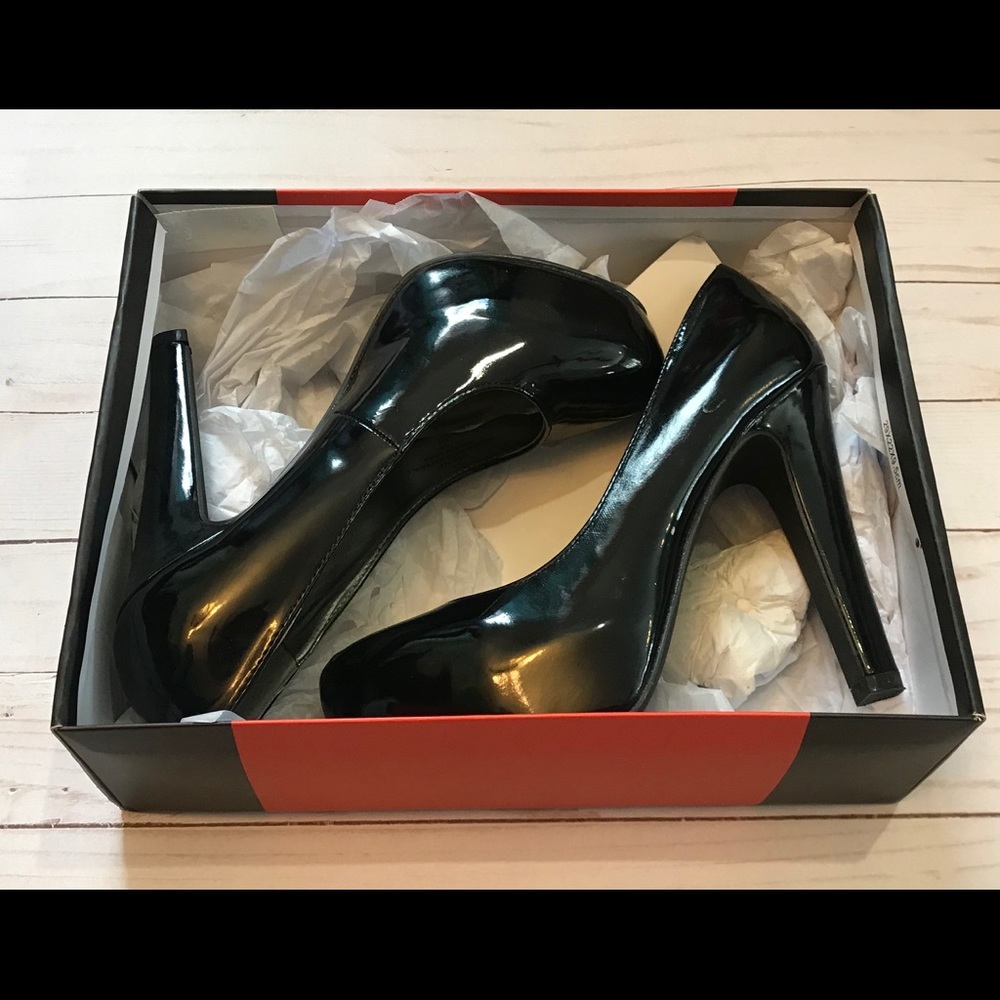 G by Guess Black LL pumps.   Size 7.5.